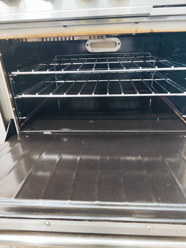 TrueHeat RCR9-6 Range with Static Oven