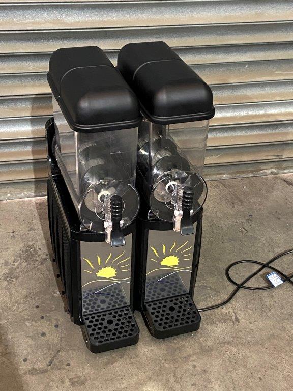 PROMREK Penguin 2 Slushy Machine 2 Tank (2)