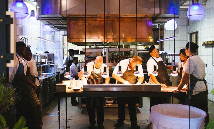 10 ingredients of a successful restaurant owner