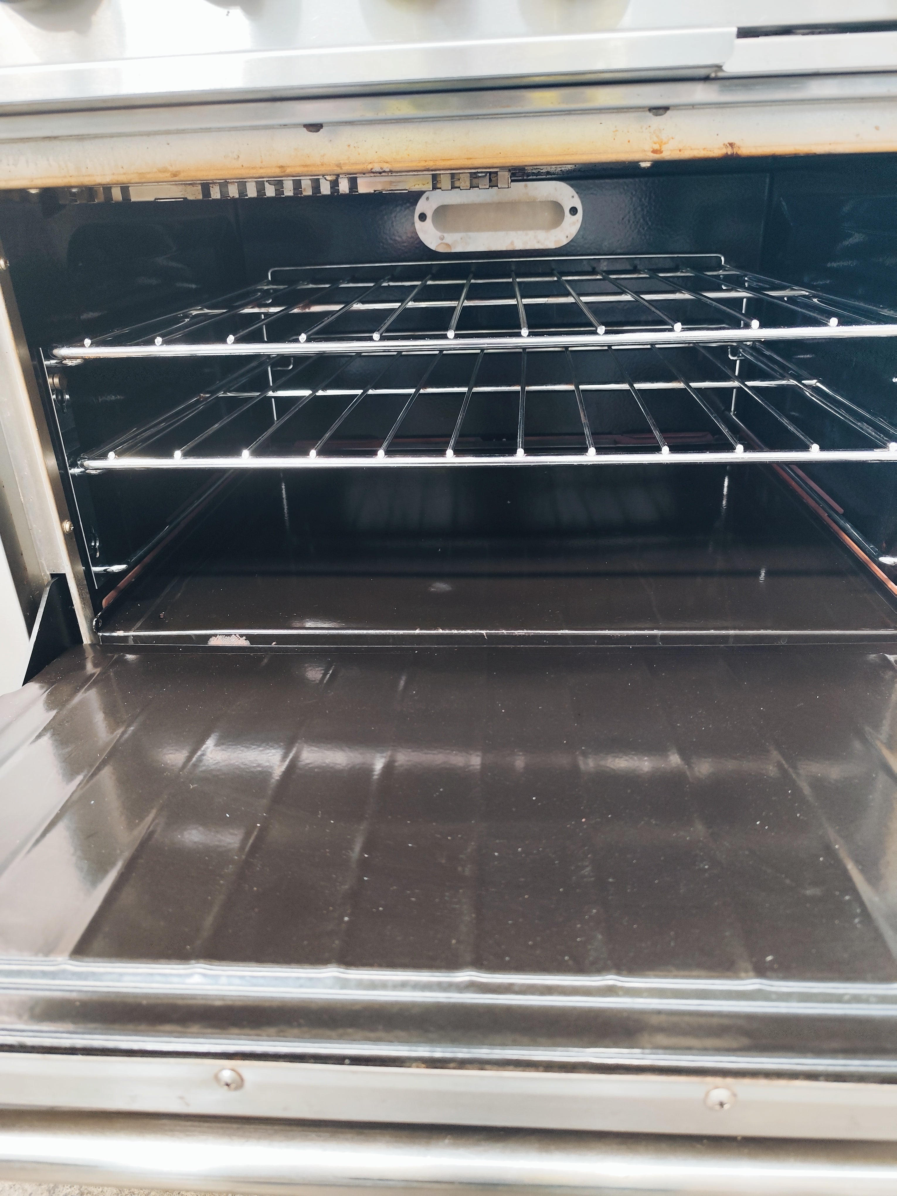 TrueHeat RCR9-6 Range with Static Oven