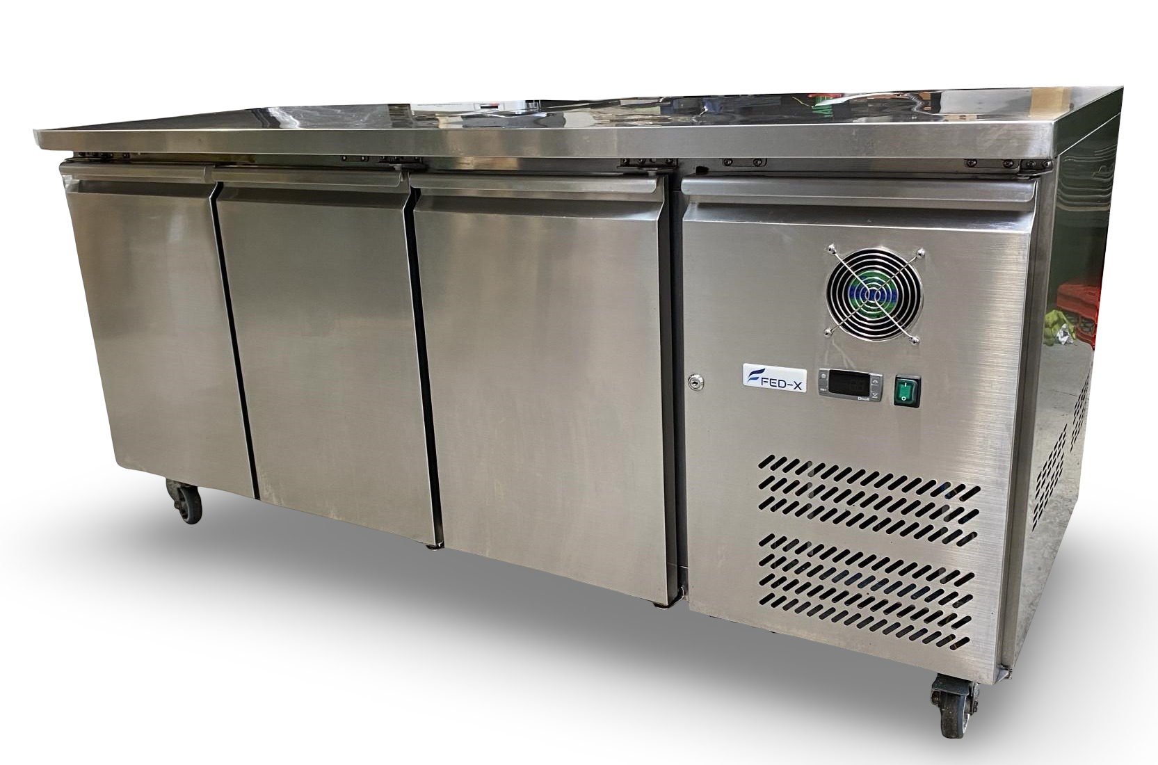 FED XUB7C18S3V 3-Door Undercounter Chiller