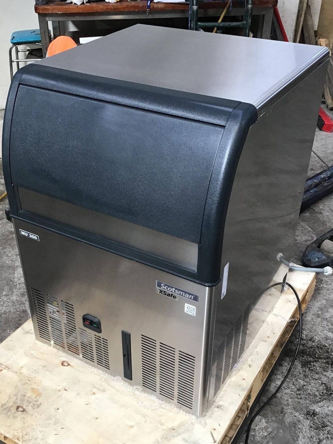 Scotsman NU300AS Ice Machine