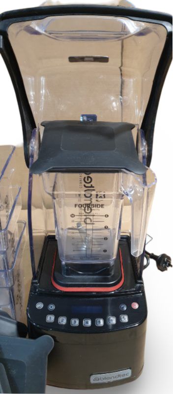 Blendtec STEALTH 885 Blender with Sound Shield + 4 Jugs