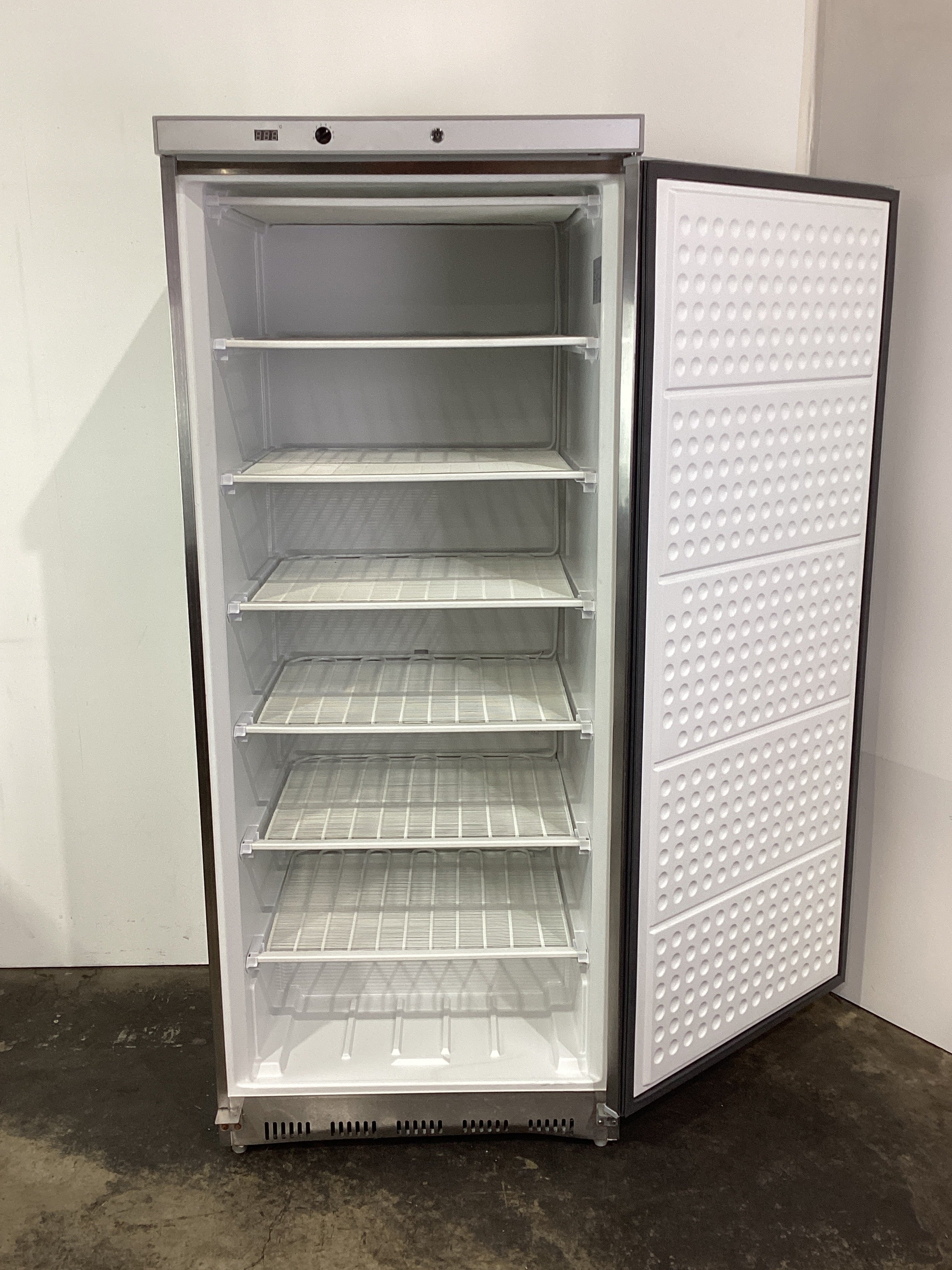 FED HF600 Upright Freezer