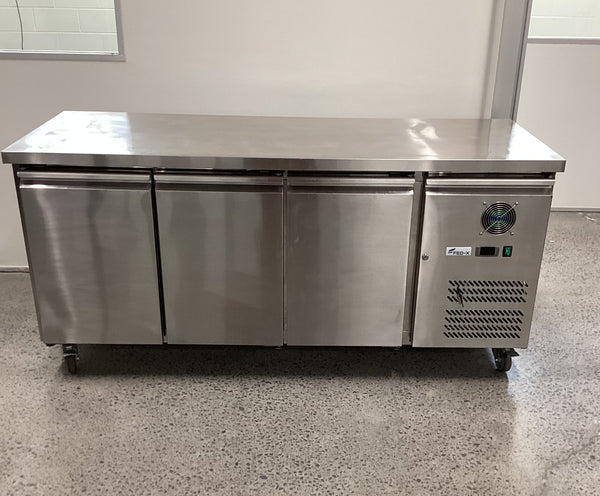 FED-X XUB7C18S3V 3 Door Underbench Chiller