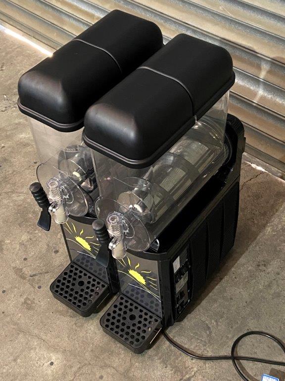 PROMREK Penguin 2 Slushy Machine 2 Tank (6)