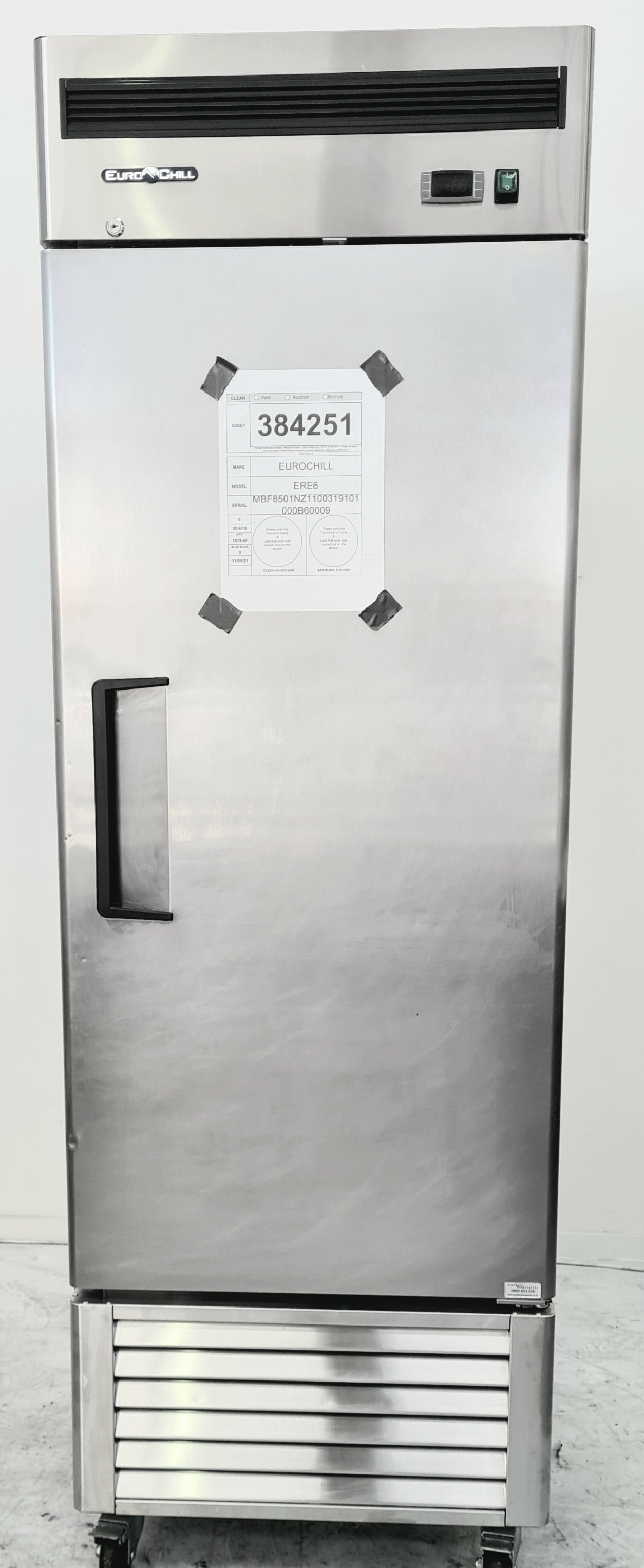 EUROCHILL ERE6 Vertical Solid Door Freez (2)