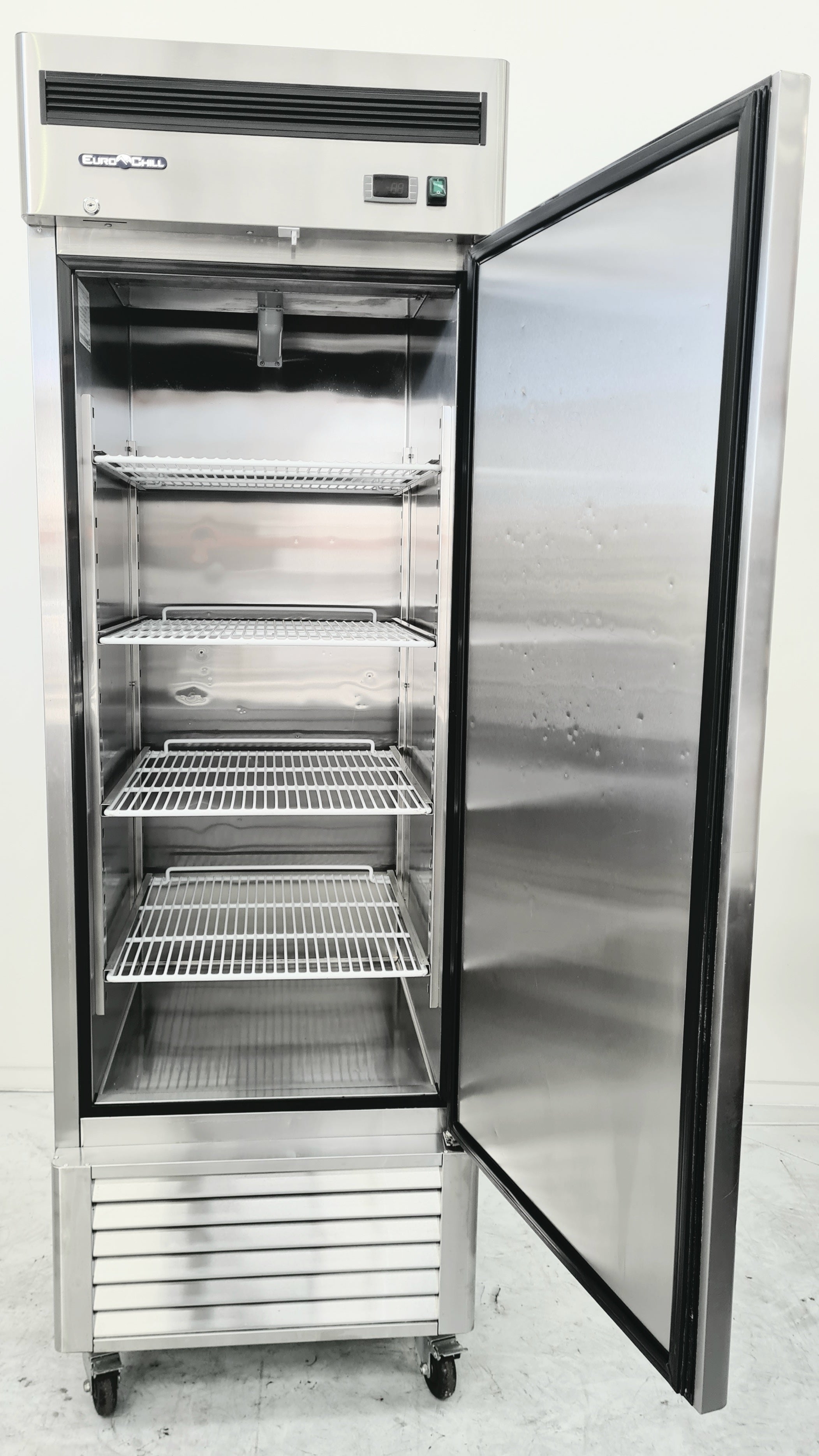 EUROCHILL ERE6 Vertical Solid Door Freez (3)