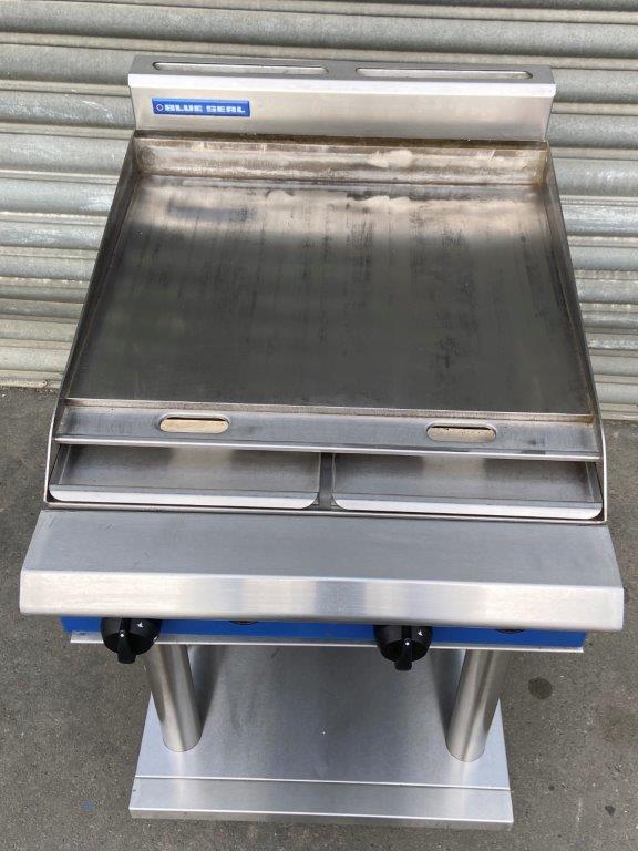 Blue Seal G514B-LS Electric Griddle Cook (3)